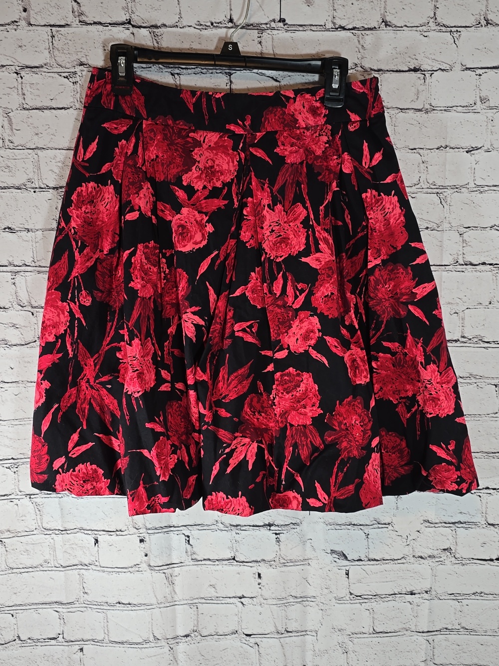 New York & Company Black Skater Skirt with Red Floral Print Size 8 - Picture 3 of 11
